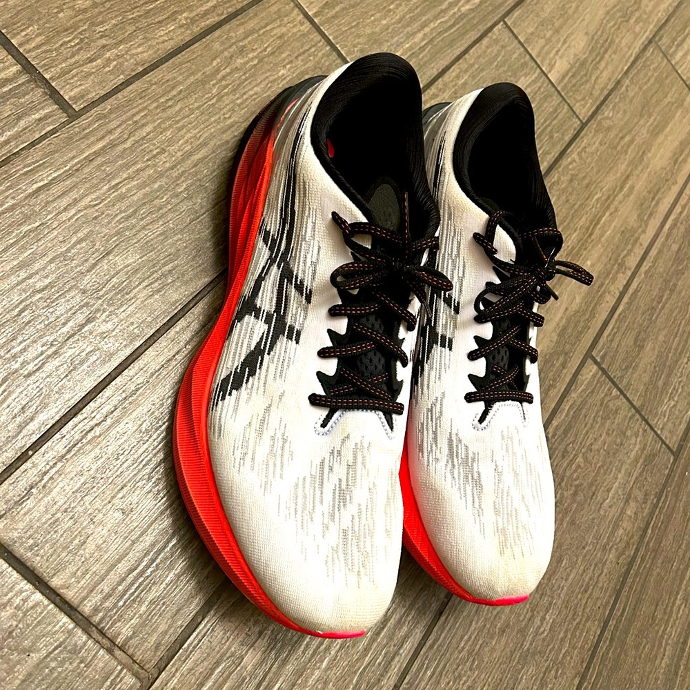 ASICS nova blast 3.